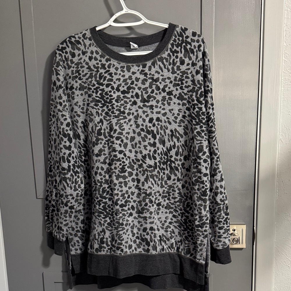 Old Navy Black and Gray Animal Print Sweatshirt